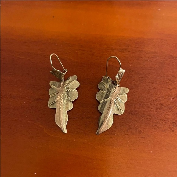 [sold] 10k solid gold diamond cut tricolor leaves dangle statement earrings 2” - Picture 3 of 7